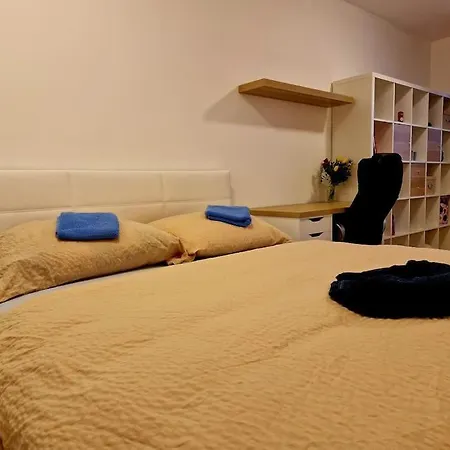 Slnecny V Blizkosti Historickeho Centra Free Parking Appartement Trenčín