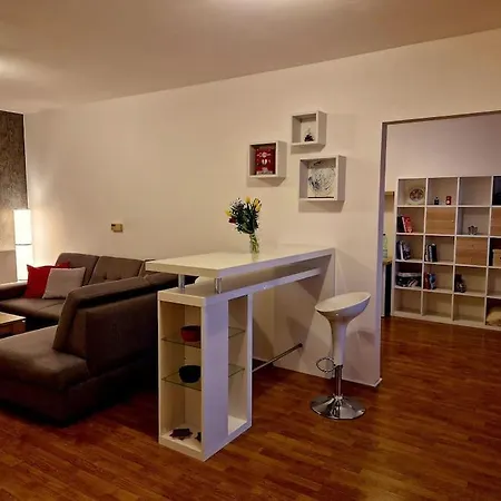 Slnecny V Blizkosti Historickeho Centra Trenčín