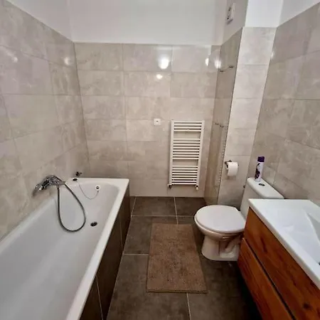 Slnecny V Blizkosti Historickeho Centra Free Parking