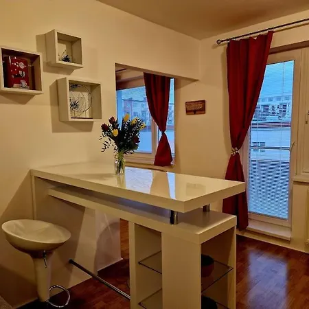 Slnecny V Blizkosti Historickeho Centra Free Parking * Trenčín