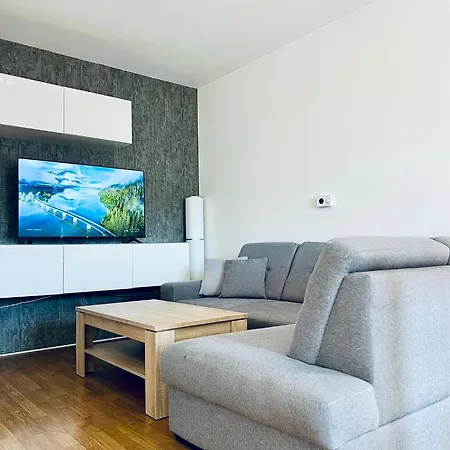Apartment Slnecny ,dobra Adresa-free Parking Trenčín