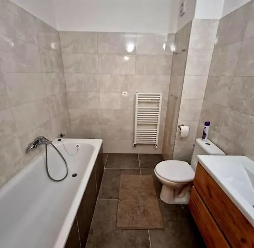 Slnecny V Blizkosti Historickeho Centra Free Parking