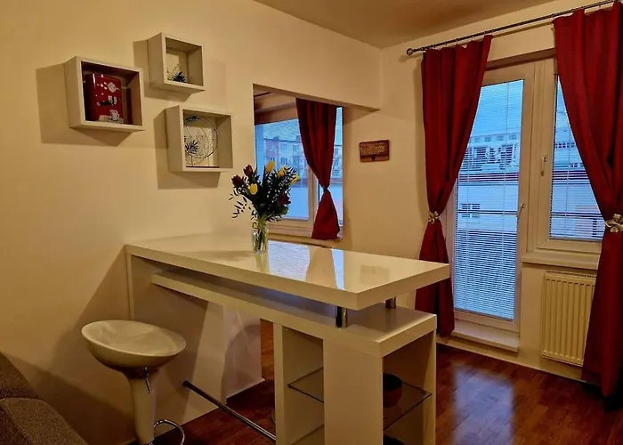 Slnecny ,dobra Adresa-free Parking * Trencin